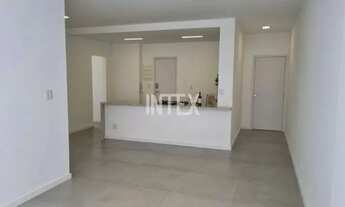 Imagem 4: Apartamento de Luxo para Locação em Icaraí, Niterói-RJ: 4 Quartos, 1 Suíte e 120m² de Pura