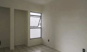 Imagem 4: Quarto e sala prático e com vaga no Centro para locação