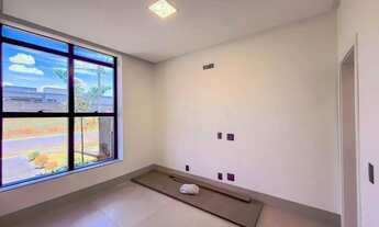 Imagem 3: Sobrado para venda tem 242 metros quadrados com 4 quartos em Jardins Capri - Senador Caned