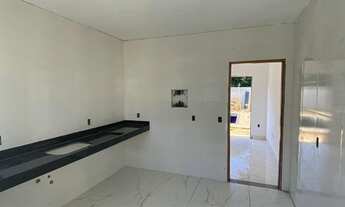 Imagem 6: Casa com piscina em meio terreno com 3 quartos, 1 suíte