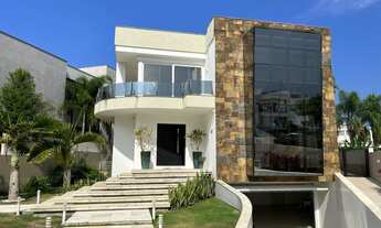 Imagem 2: Casa para venda tem 700 metros quadrados com 5 quartos.