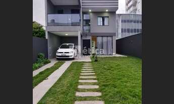 Imagem: Casa localizada próximo a igreja matriz