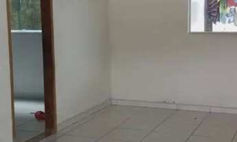 Imagem 3: Nacional aluga apartamento primeiro andar com três quartos sala cozinha WC social e área s