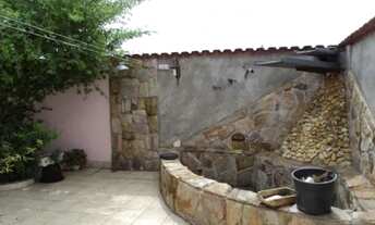 Imagem 4: Casa em rua tranquila, com 3 quartos e 4 vagas de garagem