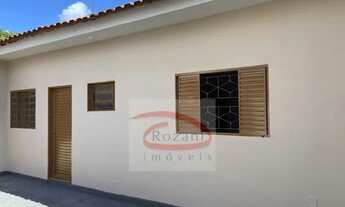 Imagem 4: Casa de fundo Casa com 1 dormitório