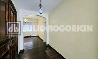 Imagem 6: Apartamento amplo, salão quatro quartos, suíte, dependência completa. Vaga de garagem