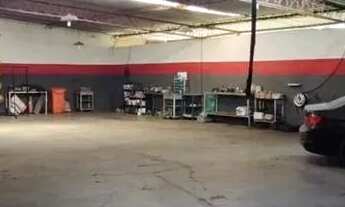 Imagem 4: GALPÃO NA ESTRADA DE JACARÉPAGUA. A altura do galpão varia entre 3,30m e 4,30m, e a cobert