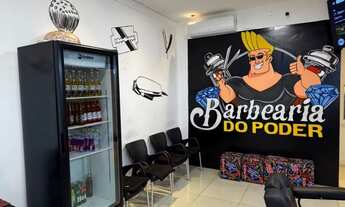 Imagem 5: Barbearia do Poder vendo essa barbearia montada e funcionando