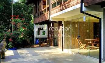 Imagem: 2 casas em terreno com localização privilegiada