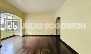 Imagem: Apartamento amplo, salão quatro quartos