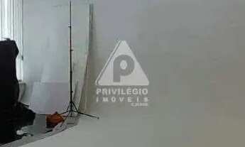 Imagem 3: 4 Quartos; 286m2; Vaga Escriturada em Copacabana