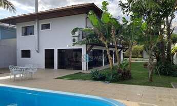 Imagem: Casa Padrão com Amplo Terreno de Esquina