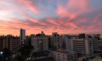 Imagem 2: Apartamento para venda possui 60 metros quadrados com 2 quartos em Centro - Curitiba - PR