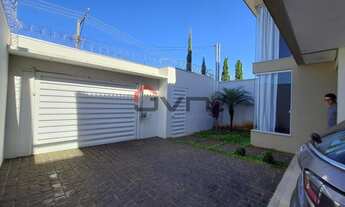 Imagem 3: Sobrado para venda possui 180 metros quadrados com 3 quartos em Jardim Patrícia - Uberlând