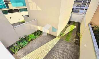 Imagem 2: Sobrado triplex dentro de condominio