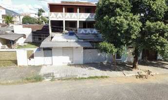 Imagem: Prédio com 3 apartamentos Ponto Comercial