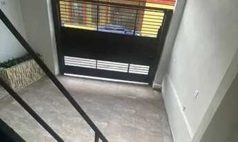 Imagem 2: Apartamento segundo piso, semi mobiliado e com garagem