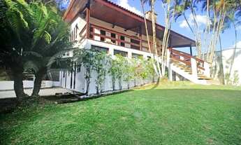 Imagem: CASA à venda com piscina e 8 quartos em