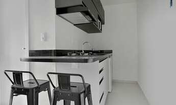 Imagem 2: PRÉ-RESERVA] Um apÊ descolado e mobiliado num prÉdio com fachada colorida