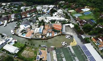 Imagem: Casa no canal com deck para barco até 36