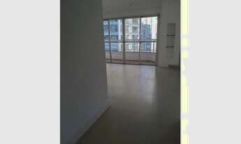 Imagem 4: Ofereço-lhe uma descrição de um apartamento incrível com 4 dormitórios, incluindo 2 suítes