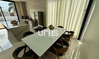 Imagem 3: Casa térrea à venda na Primeira Etapa, 4 quartos, 3 suítes, 4 vagas, fundo para mata