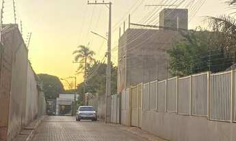 Imagem 2: Arniqueira - Lote murado com 152m2 em Condomínio fechado na Avenida Principal