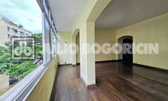 Imagem 4: Apartamento amplo, salão quatro quartos, suíte, dependência completa. Vaga de garagem