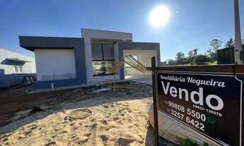 Imagem 4: Ninho Verde 1, bela casa à venda com 4 suítes, ampla sala 2 ambientes com pé direito alto