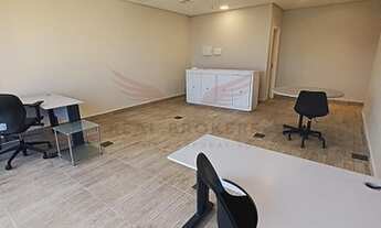 Imagem 6: Sala comercial mobiliada para locação em Alphaville com infraestrutura pronta para ocupaçã