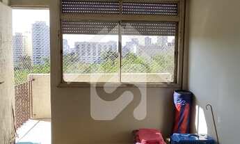 Imagem 7: Para reforma total. Andar alto em frente ao Clube Pinheiros com varanda