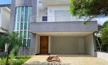 Imagem: Sobrado com móveis planejados e piscina