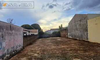 Imagem: Terreno todo murado e plano com 357m² no