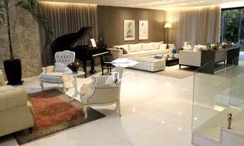 Imagem 5: Casa de condomínio para venda tem 760 metros quadrados com 5 quartos