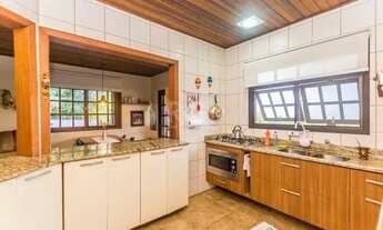 Imagem 3: CASA DE 2 DORMITÓRIOS, PISCINA, CHURRASQUEIRA E 2 VAGAS DE GARAGEM NO BAIRRO HÍPICA