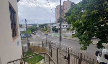 Imagem 3: Apartamento 02 quartos, garagem 01 lance de escadas no início do bairro local privilegiado