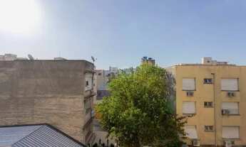 Imagem 6: Ótimo JK na Lima e Silva, Cidade Baixa, cozinha reformada, piso em parquet e bem ventilado