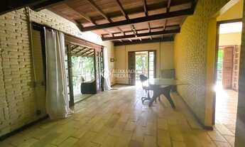 Imagem 3: Casa em Meio à Natureza no Córrego Grande - 3 Dormitórios, Amplos Deck´s e Terreno Escritu