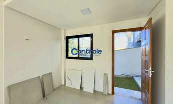 Imagem 4: Sobrado de esquina com amplo terreno em Potecas, São José/SC