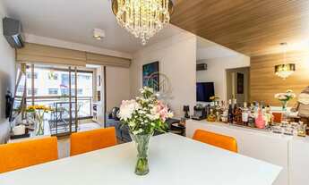 Imagem 6: Apartamento semimobiliado à venda no Champagnat com 82 m², planta reversível e 2 vagas