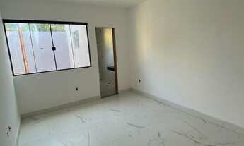 Imagem 5: Casa com piscina em meio terreno com 3 quartos, 1 suíte