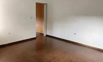 Imagem 6: Casa no Jardim Zaira - Mauá - SP - Quintal e sem garagem