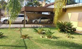 Imagem 6: Casa para aluguel possui 400 metros quadrados com 5 quartos