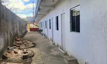 Imagem: Prédio de 10x30 com 9 kitinets, na Rua