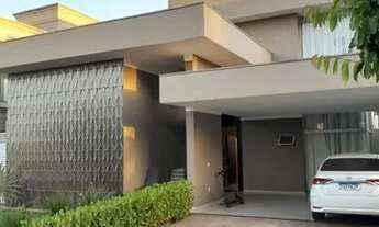 Imagem 2: Casa de condomínio térrea para venda tem 450 metros quadrados com 4 quartos