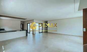 Imagem 7: Sobrado de Luxo com Piscina no Residencial Monte Carlo