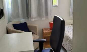 Imagem 5: Quarto individual mobiliado com cama e escrivaninha para mulheres