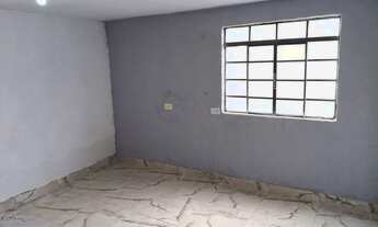 Imagem 4: Cômodo na avenida. Portão sem vizinhos