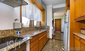 Imagem 7: Imóvel para venda possui 319 metros quadrados com 3 quartos em Bela Vista - Porto Alegre