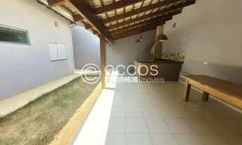 Imagem 2: Casa para aluguel, 3 quartos, 1 suíte, 2 vagas, Alto Umuarama - Uberlândia/MG